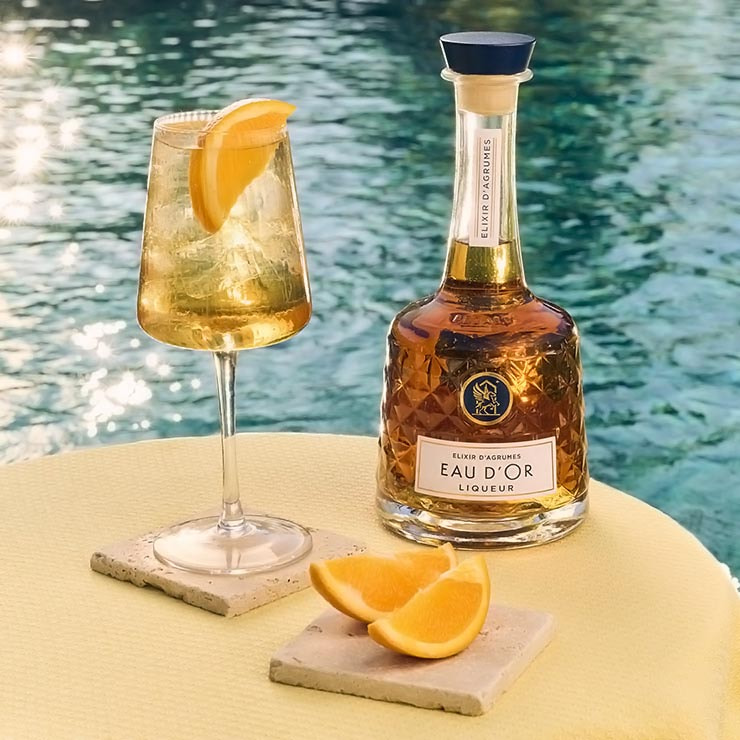 EAU D’OR par Pegasus Distillerie : L’éclat de la Côte d’Azur dans une liqueur d’exception