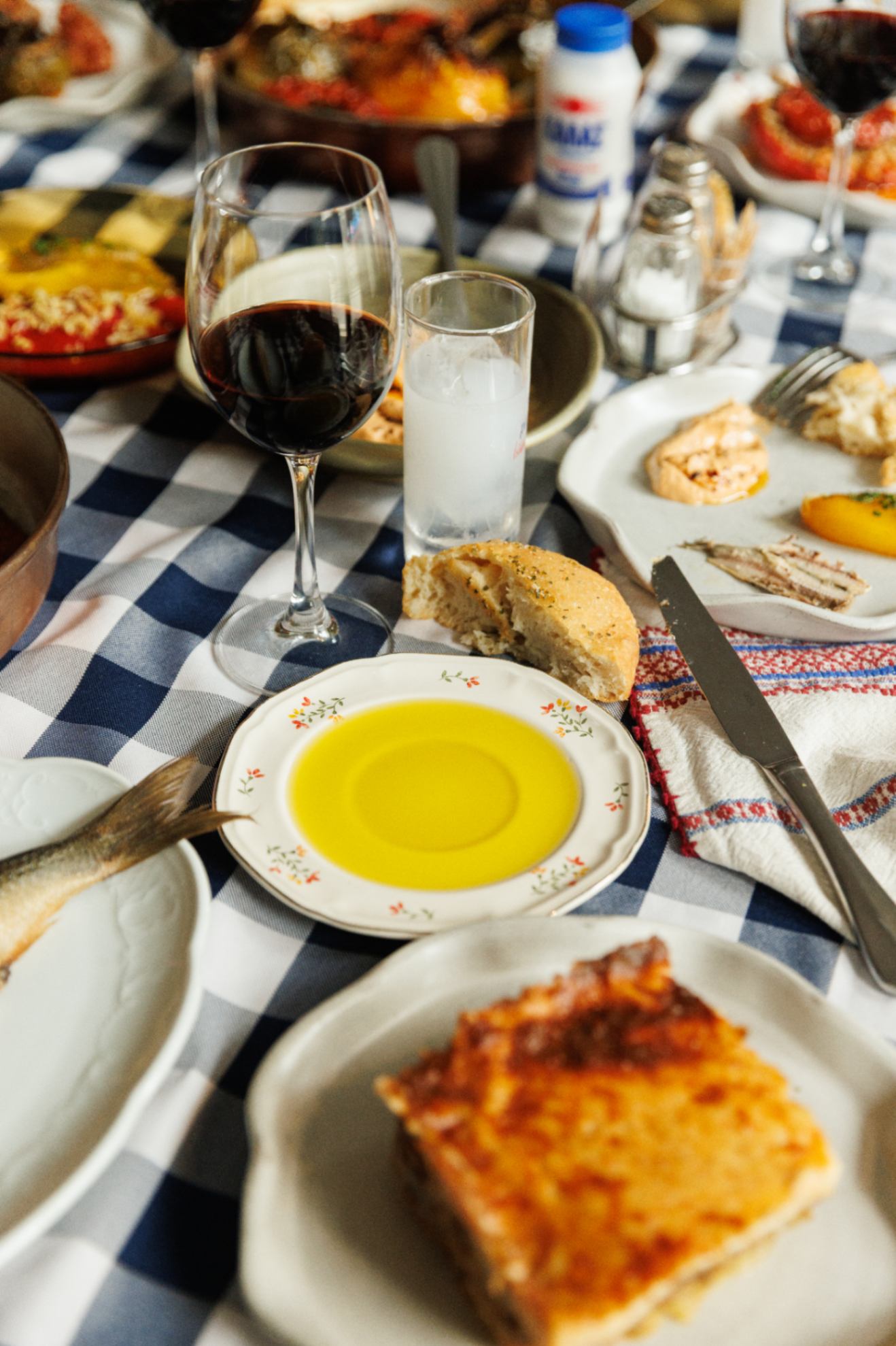 Supergrec : la nouvelle taverna grecque qui illumine Paris