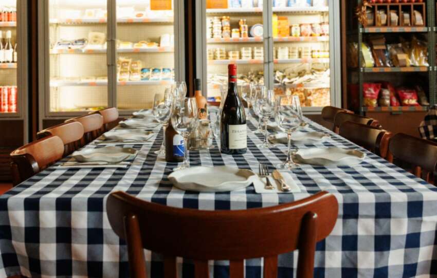 Supergrec : la nouvelle taverna grecque qui illumine Paris